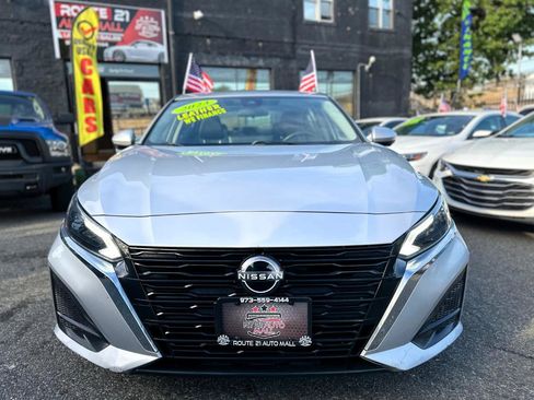Used 2023 Nissan Altima 2.5 SL FWD image 2