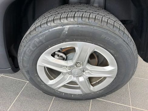 Used 2024 Jeep Compass Latitude AWD/4WD image 5