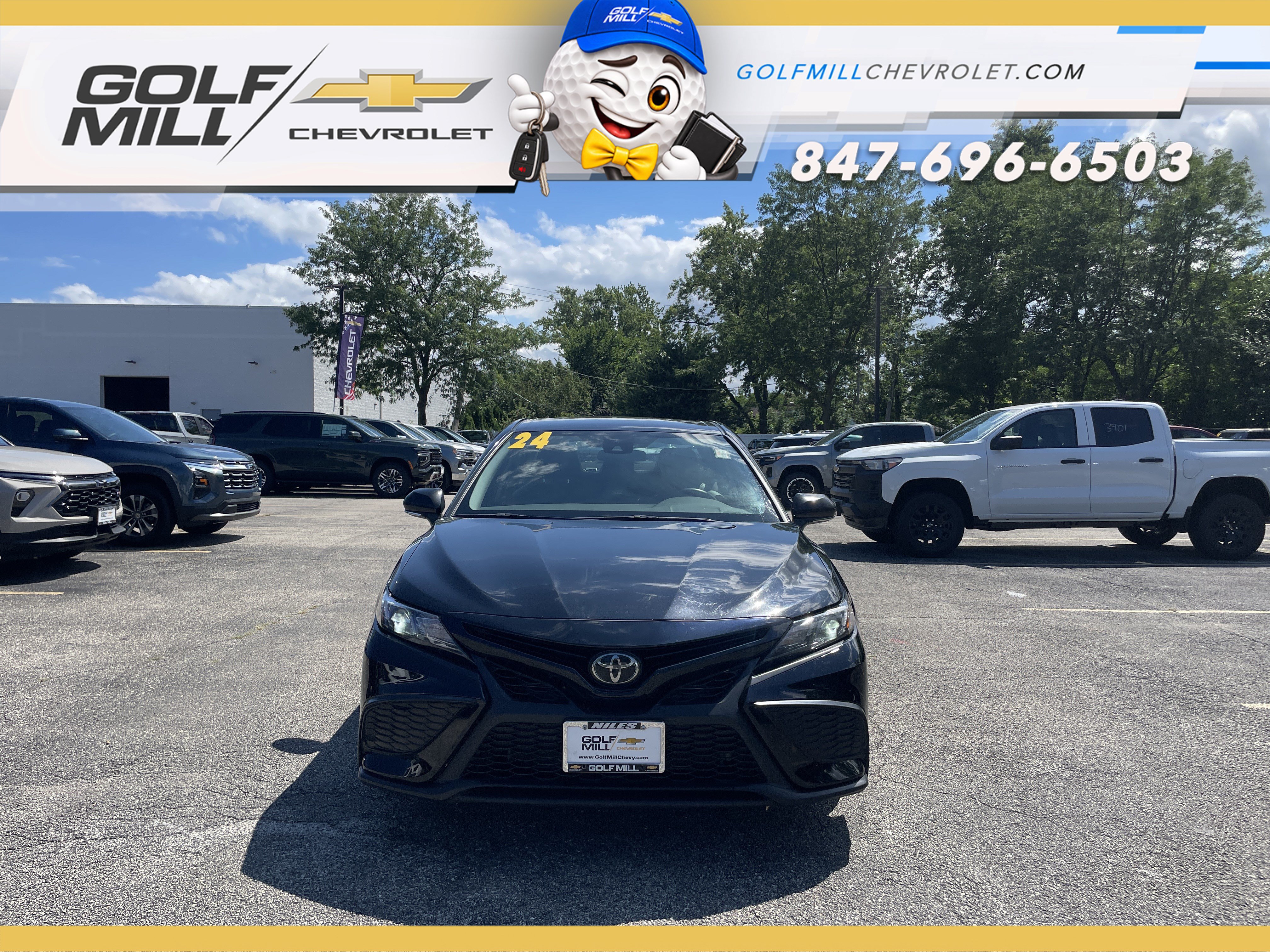 Used 2024 Toyota Camry SE FWD image 3