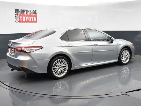Used 2020 Toyota Camry XLE image 4