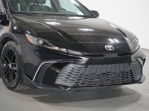 Certified 2025 Toyota Camry SE image 4