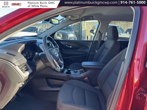 Used 2024 GMC Terrain SLE w/ Driver Convenience Package image 18