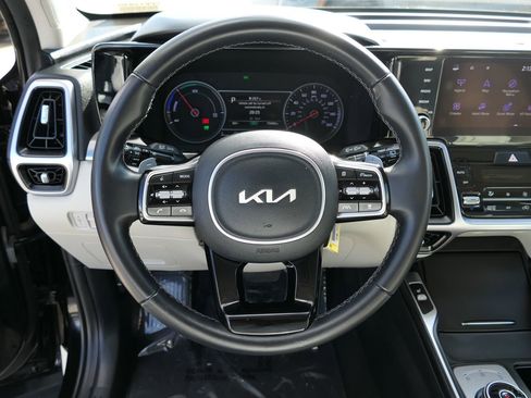 Used 2023 Kia Sorento EX image 17