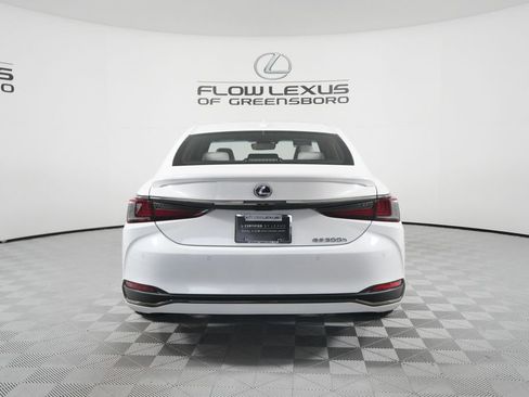 Certified 2022 Lexus ES 300h F Sport w/ Accessory Package image 6