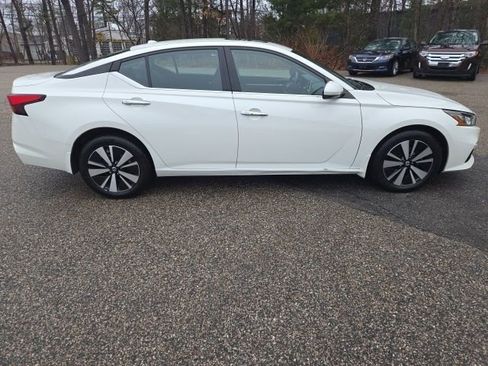 Used 2021 Nissan Altima 2.5 SV w/ SV Premium Package image 6