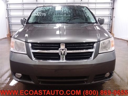 Used 2010 Dodge Grand Caravan SXT image 7
