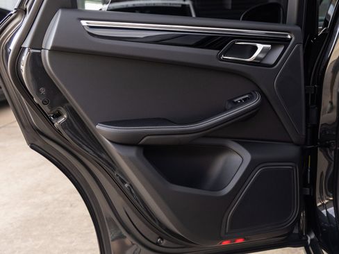 New 2026 Porsche Macan S image 32