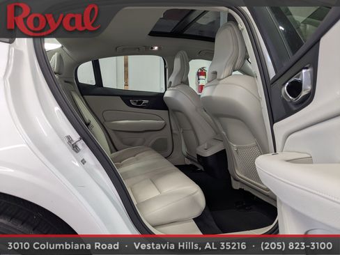 Used 2021 Volvo S60 T5 Momentum image 10
