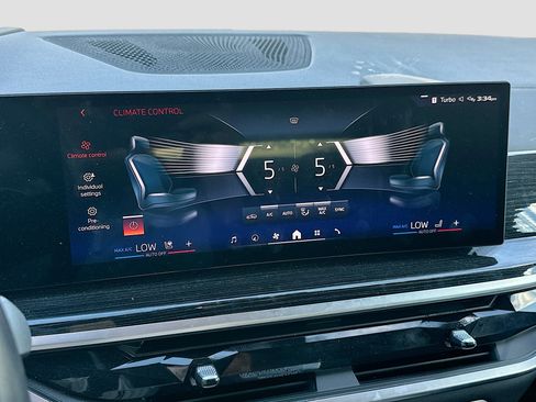 Used 2025 BMW X7 M60i w/ Executive Package image 16