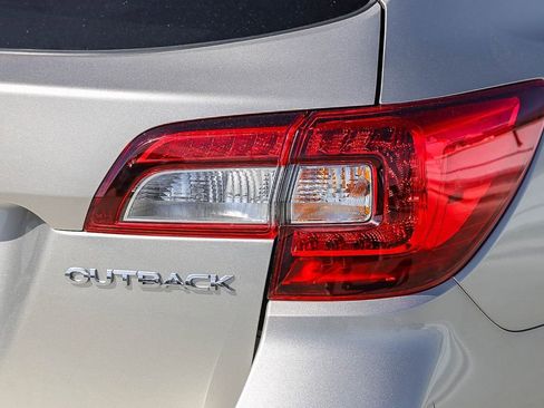 Used 2019 Subaru Outback 2.5i Premium image 10