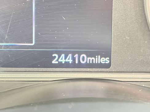 Used 2025 Nissan Versa SV image 36