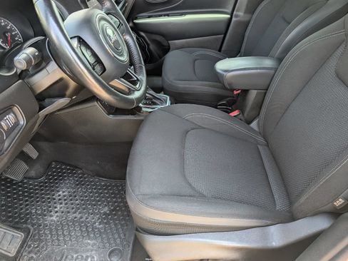 Used 2022 Jeep Renegade Altitude w/ Convenience Group AWD/4WD image 8