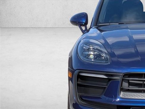 Used 2025 Porsche Macan image 12