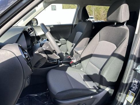 Used 2025 Kia Soul S FWD image 13