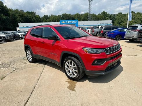 Used 2023 Jeep Compass Latitude AWD/4WD image 11