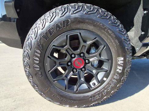 Used 2025 Toyota Tacoma TRD Pro AWD/4WD image 16
