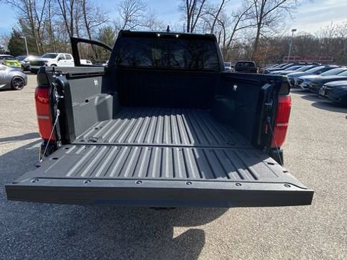 Used 2025 Toyota Tacoma TRD Off-Road AWD/4WD image 32