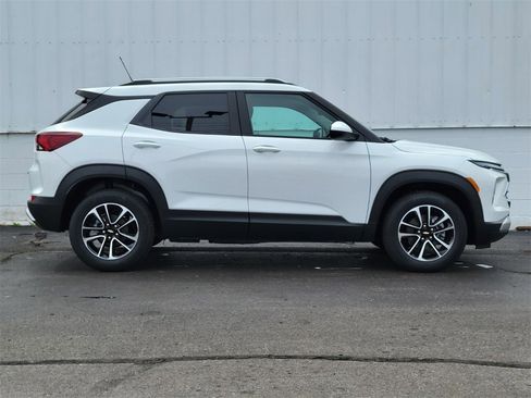 New 2026 Chevrolet TrailBlazer LT w/ Convenience Package image 2