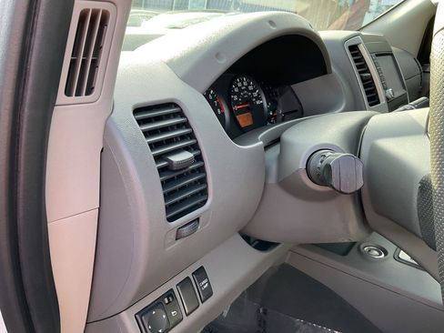 Used 2021 Nissan Frontier SV w/ Midnight Edition Floor Mats image 17