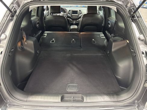 Used 2020 Jeep Cherokee Latitude Plus w/ Cold Weather Group image 31