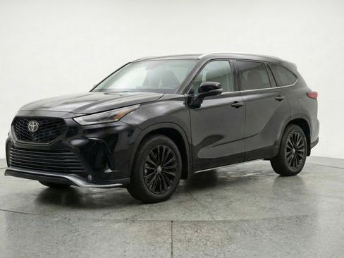 Used 2025 Toyota Highlander XSE AWD/4WD image 3