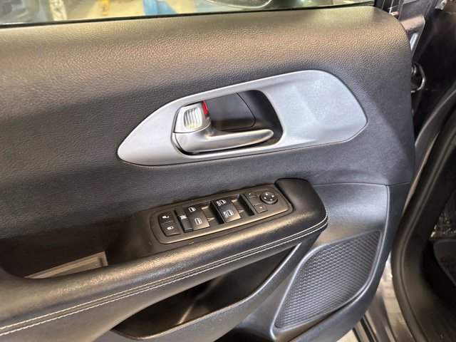 Used 2018 Chrysler Pacifica Touring Plus w/ S Appearance Package FWD image 41