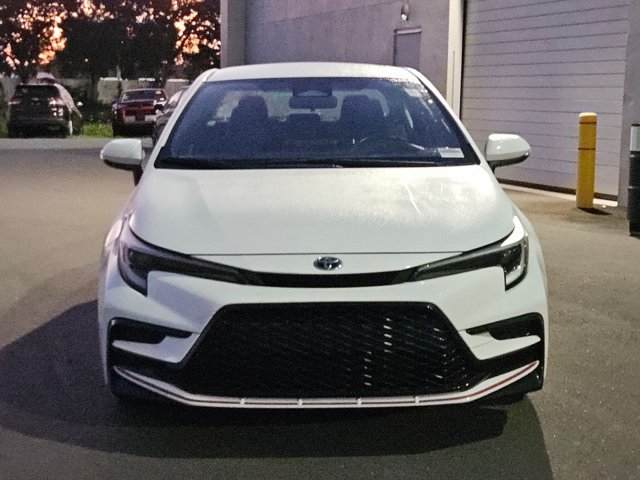 Used 2023 Toyota Corolla SE FWD image 2