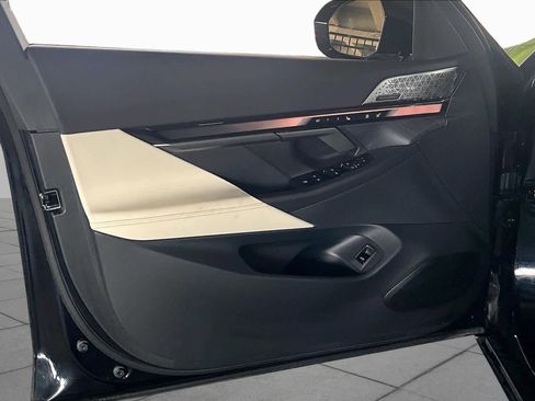 Certified 2026 BMW i5 eDrive40 w/ M Sport Package AWD/4WD image 19
