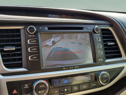 Used 2018 Toyota Highlander XLE FWD image 18