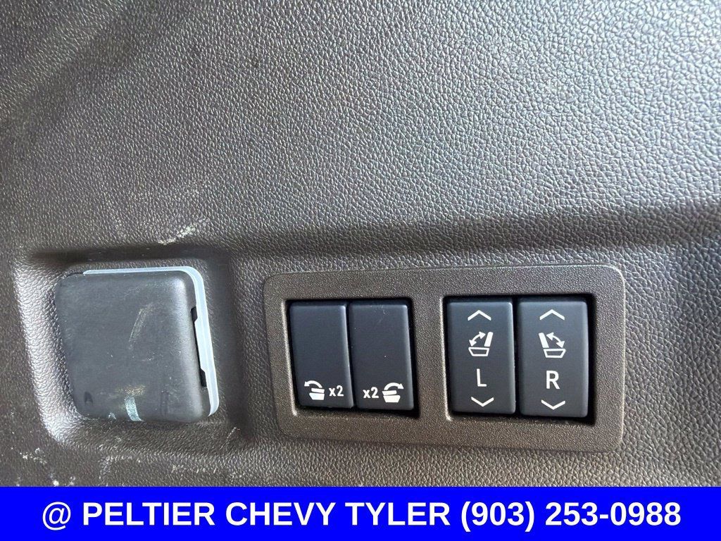 Used 2024 Chevrolet Tahoe Z71 w/ Luxury Package AWD/4WD image 17