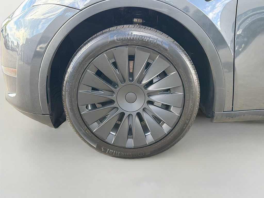 Used 2024 Tesla Model Y Long Range AWD/4WD image 32