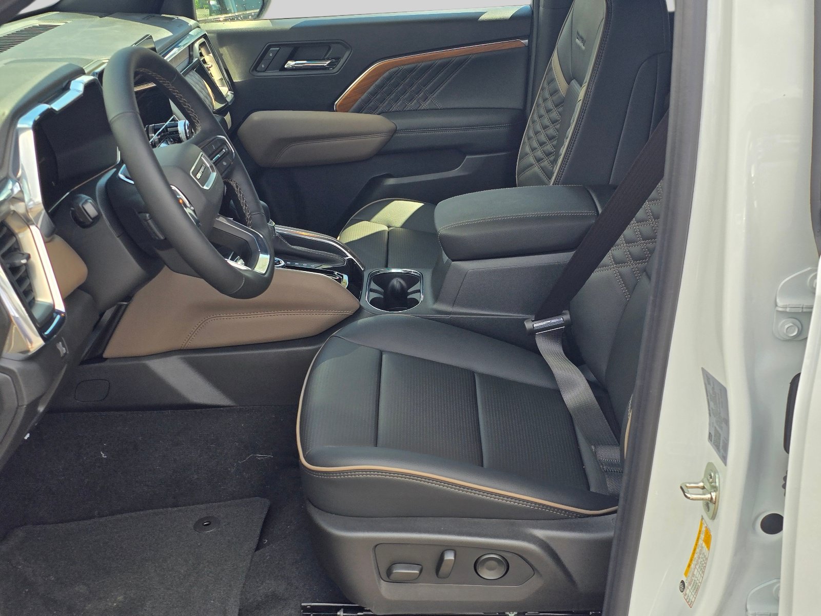 New 2026 GMC Canyon Denali AWD/4WD image 15