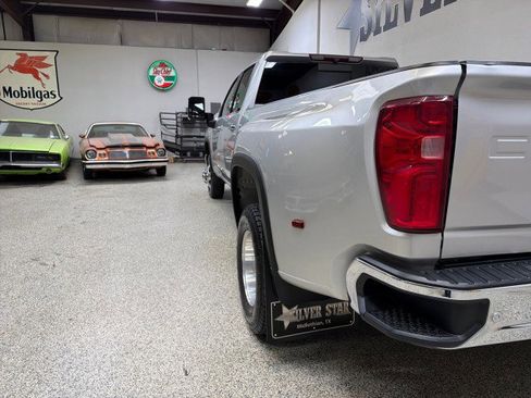 Used 2021 Chevrolet Silverado 3500 LTZ w/ LTZ Texas Edition image 9