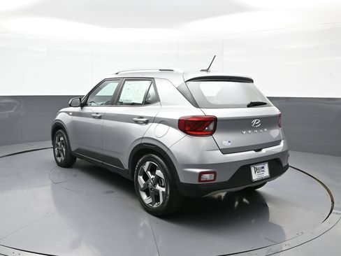 Certified 2024 Hyundai Venue SEL FWD image 8