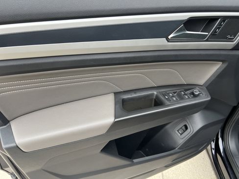 Used 2023 Volkswagen Atlas SEL Premium image 13