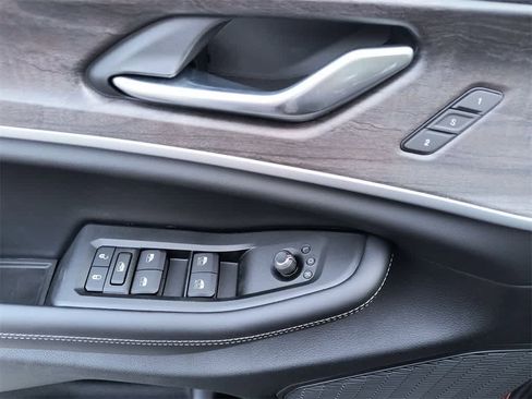 New 2025 Jeep Grand Cherokee Limited w/ Luxury Tech Group II image 13