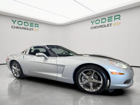 Used 2011 Chevrolet Corvette Coupe w/ Preferred Equipment Group RWD image 2