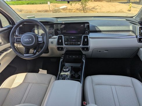 Used 2022 Kia Sorento S FWD image 14