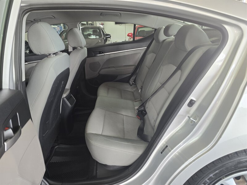 Used 2017 Hyundai Elantra SE FWD image 11