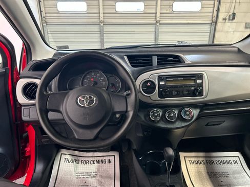 Used 2012 Toyota Yaris L w/ Preferred Accessory Pkg FWD image 5