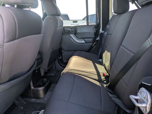 Used 2018 Jeep Wrangler Unlimited Sport S image 12