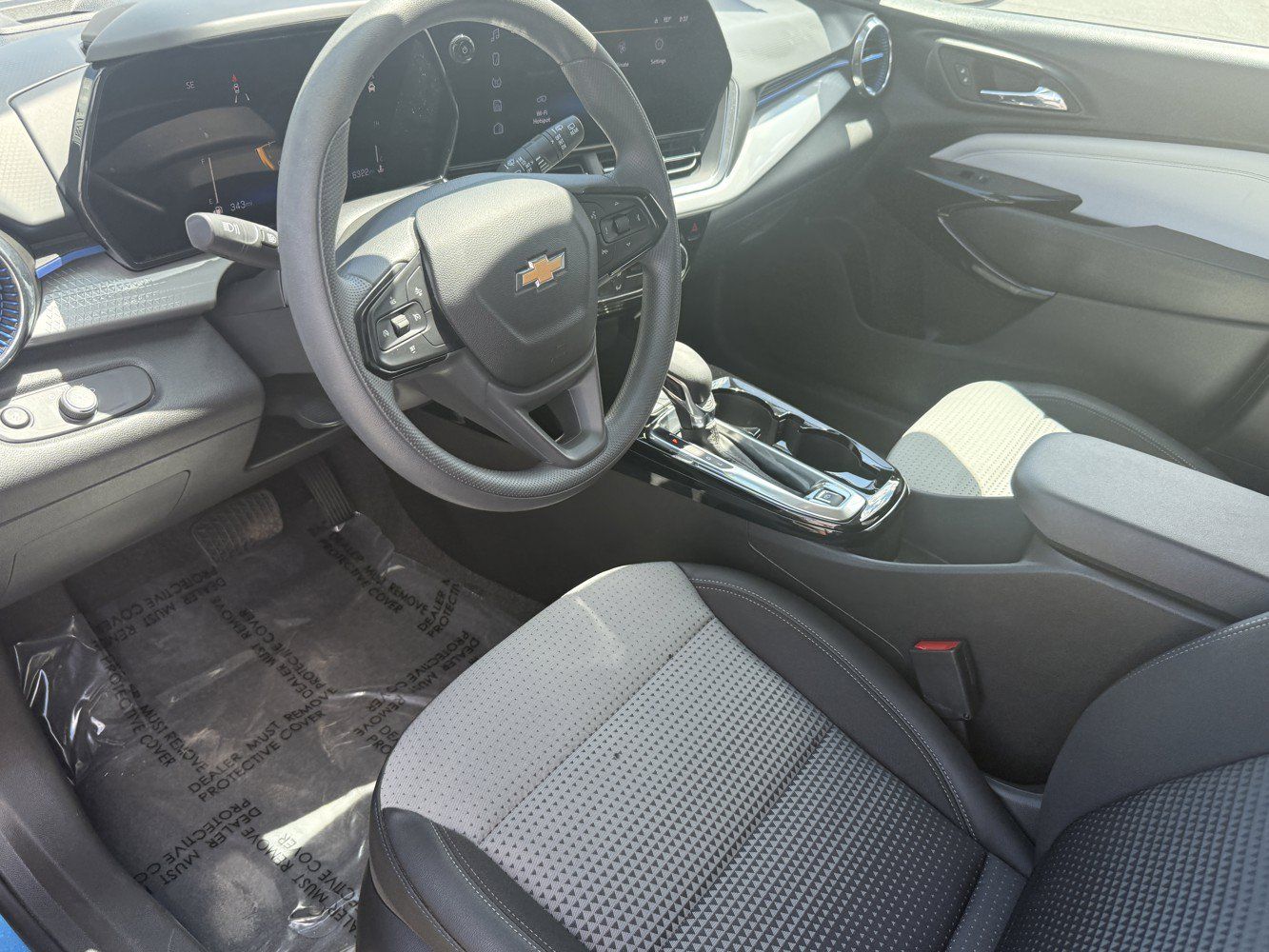 Used 2025 Chevrolet Trax LT FWD image 10