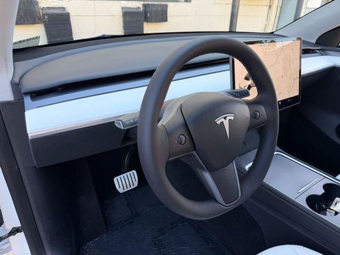Used 2023 Tesla Model Y Performance AWD/4WD image 13