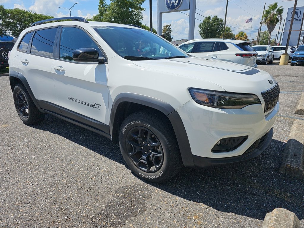 Used 2022 Jeep Cherokee Latitude AWD/4WD image 3