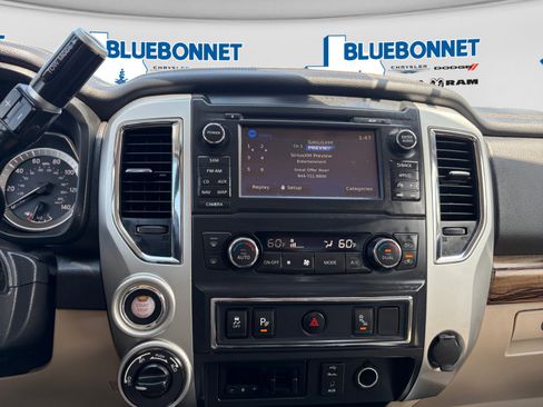 Used 2016 Nissan Titan SL AWD/4WD image 15