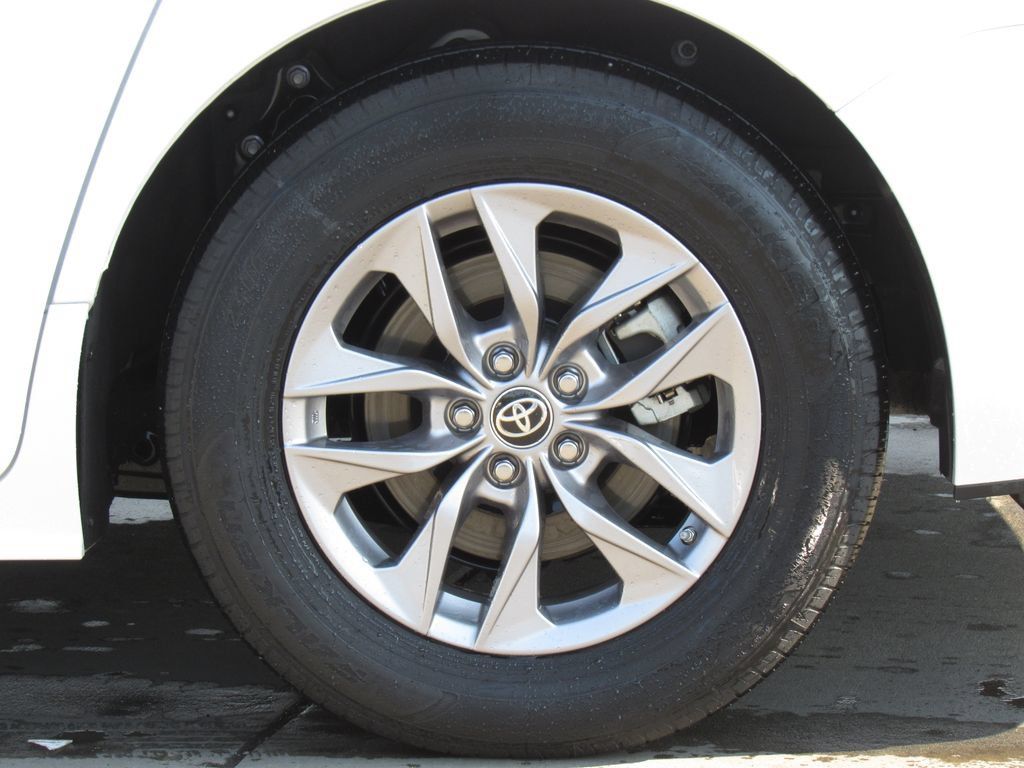 Certified 2023 Toyota Sienna XLE w/ XLE Plus Package AWD/4WD image 44