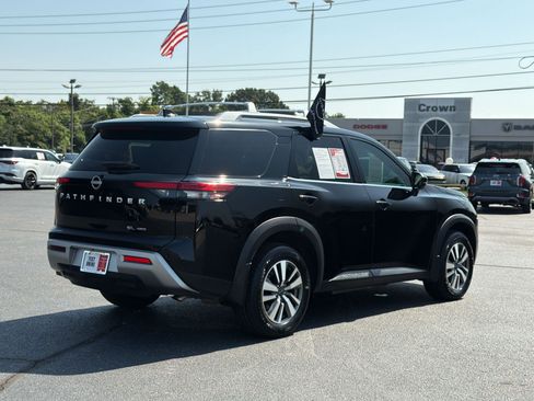 Used 2023 Nissan Pathfinder SL AWD/4WD image 13