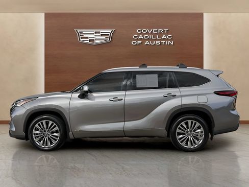 Used 2026 Toyota Highlander Platinum AWD/4WD image 2