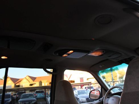 Used 1998 Ford Expedition XLT image 33