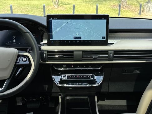 New 2026 Lincoln Corsair Premiere image 17